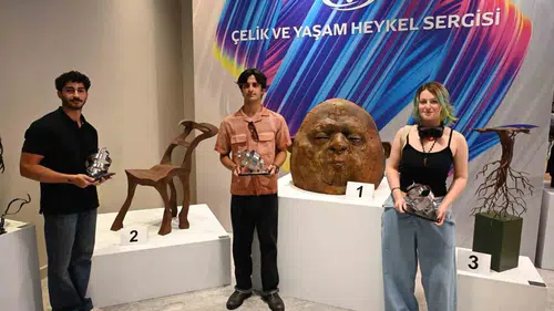 Eskişehirli heykeltıraşlar kürsüden inmedi