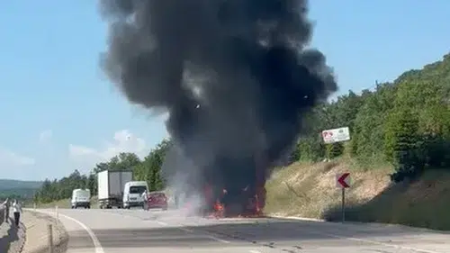 Eskişehir yolunda seyir halindeki kargo kamyonu küle döndü
