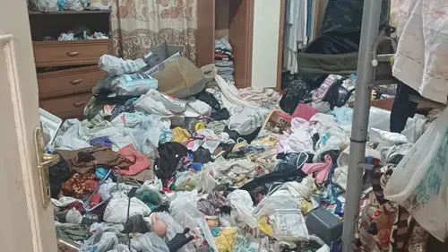 Ataşehir'de bir daireden beş kamyon atık çıktı