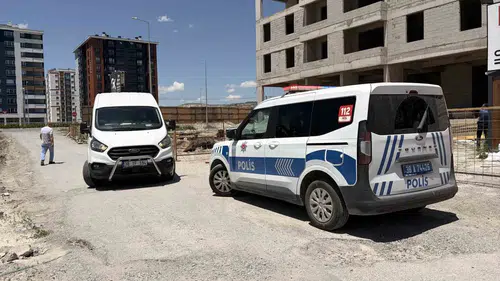 Kayseri'de inşaat işçisi havalandırma boşluğuna düştü