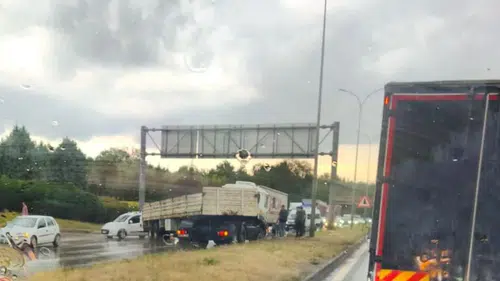 Eskişehir’de ani sağanak trafiği kilitledi