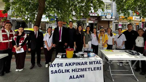 Burhaniyeli öğrenciler sahaya indi sağlık taraması yaptı