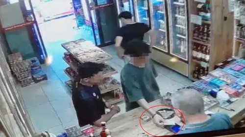 Orhangazi'de yolda buldukları kredi kartıyla keyfi alışveriş yaptılar