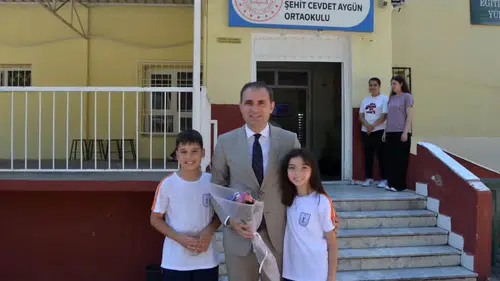 Bayındır’da karne günü heyecanı yaşandı