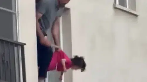 Etimesgut'ta korku dolu anlar Baba kızını rehin aldı