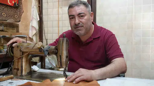 12 metrekarelik dükkandan dünyaya ayakkabı parçası gönderiyor