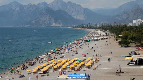 Antalya kavurucu sıcakla tanıştı sahiller dolup taştı