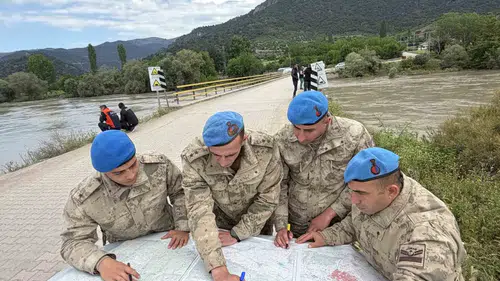 Kelkit Çayı'nda kaybolan iki genci arama çalışmaları beşinci gününde