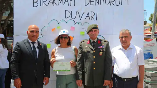 İzmir Bornova Meydanı’nda sigarayı bırakma çağrısı