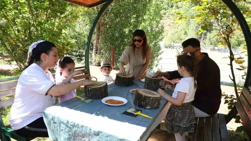 Tuncelili çocuklar Dünya Çevre Günü için sahaya indi