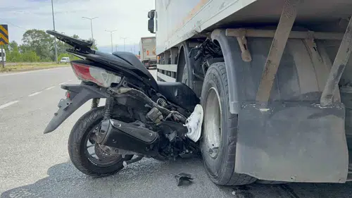 Samsun’da feci kaza Emekli komiser motosikletiyle kamyona çarptı