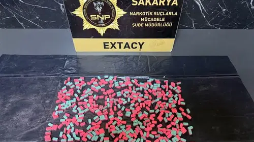 Sakarya yolunda uyuşturucu sevkiyatına polis baskını