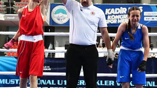 Aydınlı boksör Vesile Yağmur Türkiye’nin zirvesinde