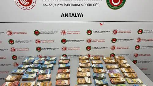 Paris'ten gelen yolcunun bavulunda servet çıktı