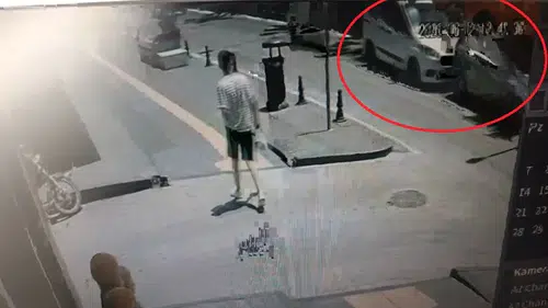 Manavgat'ta ışıklarda duramayan sürücü trafiği birbirine kattı