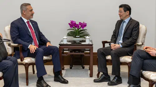 Hakan Fidan Asya turunda Singapur durağına geçti