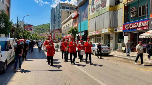 Afyonkarahisar sokaklarında doğa için yürüdüler