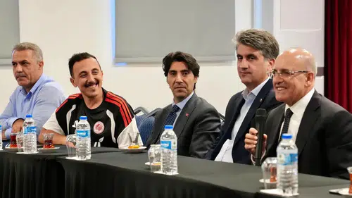 Mehmet Şimşek Bolu kampında futbolcularla bir araya geldi