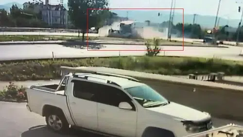 Isparta'da kavşak kazası 25 yaşındaki sürücü hayatını kaybetti