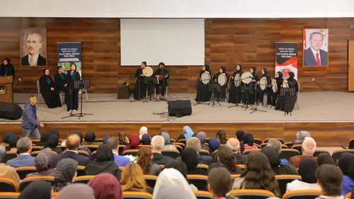 Bayburtlu öğrencilerin sanat projesi sahnede hayat buldu