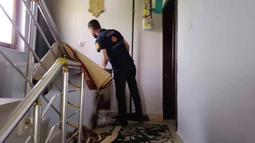 Van'da bir ev alevlere teslim oldu