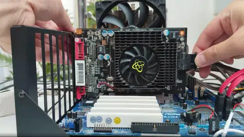 20 yıllık bilgisayara Windows 11 kurmayı başardılar