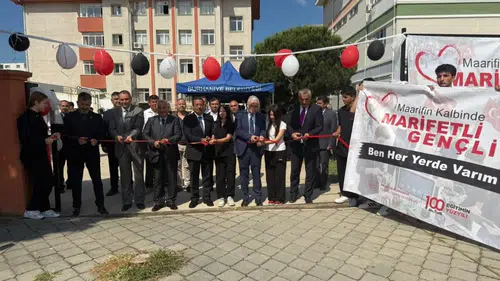 Burhaniye'de gençlerin yetenekleri sergileniyor