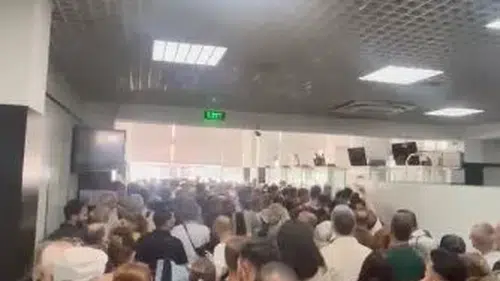 Sarp Sınır Kapısı tatilcilerle dolup taştı