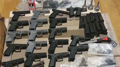 İzmir merkezli büyük suç örgütü operasyonunda 38 kişi yakalandı