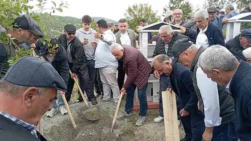 Rıza Çalımbay acı gününde annesini Sivas’ta toprağa verdi