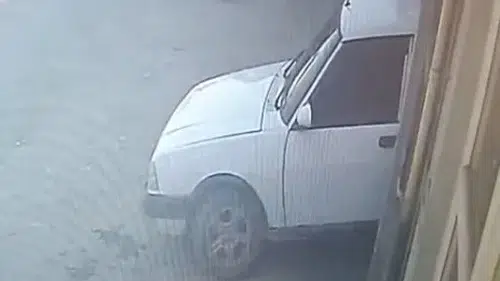 İnebolu'da tamir yaptığı otomobil üzerine çöktü