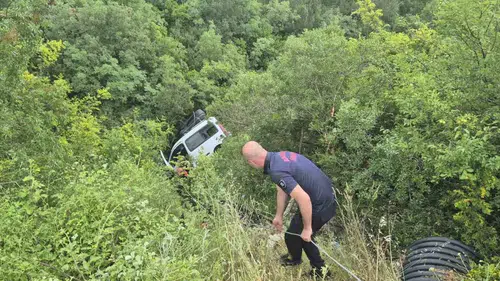 Susurluk yolunda kaza yapan araçta sıkışan kişi kurtarıldı