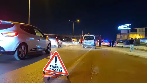 Bursa'da gece yarısı trafik kazası 6 kişi hastaneye kaldırıldı