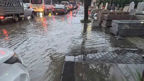 Ankara'da sağanak hayatı felç etti