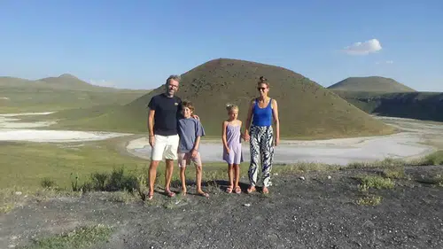 Karavanla dünyayı gezen Hollandalı aile Konya’nın doğal güzelliklerini keşfetti