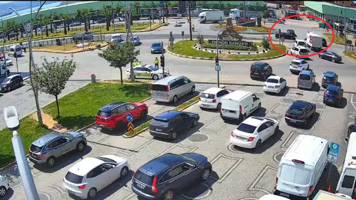 Giresun'da kavşak kazası kamerada Yeniden Refahlı yönetici dahil 4 yaralı