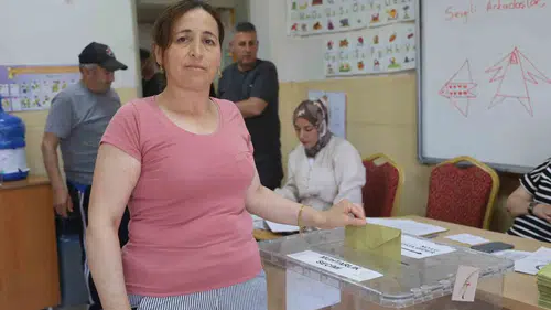 Hatay’da beş mahalle yeni muhtarını belirlemek için sandık başında