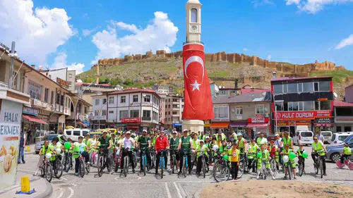 Bayburt sokakları sağlıklı yaşam için bisikletlilerle doldu