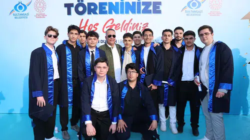 Sultangazili gençler mezuniyet heyecanını doyasıya yaşadı