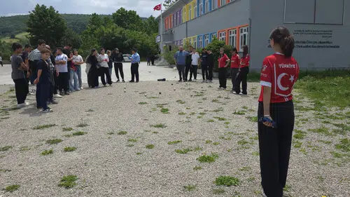 Samsunsporlu sporcular köy okulunda yetenek avına çıktı