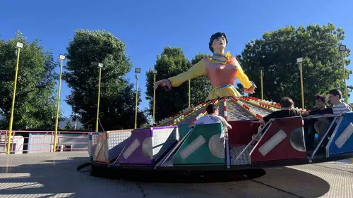 Bolu’da lunapark çalışanlarından otizmli çocuğa unutulmaz sürpriz