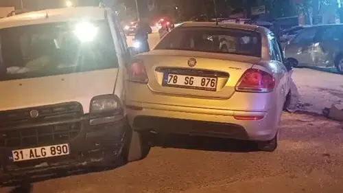Karabük'te beş aracın karıştığı zincirleme kazada ortalık karıştı