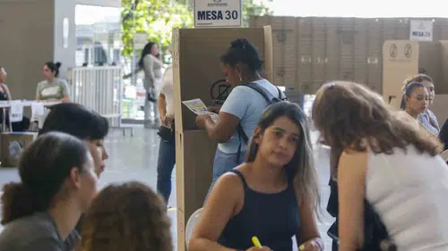 Kolombiya seçimlerinde ibre ikinci tura döndü