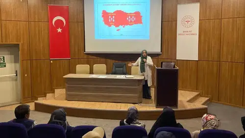 Bayburt’ta şekerle yaşamayı öğrenen hastalara diplomaları verildi