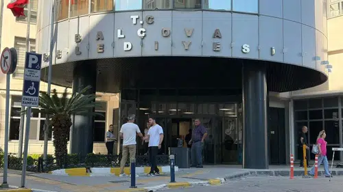 Balçova Belediye Başkanı Onur Yiğit rüşvet soruşturması kapsamında adliyede