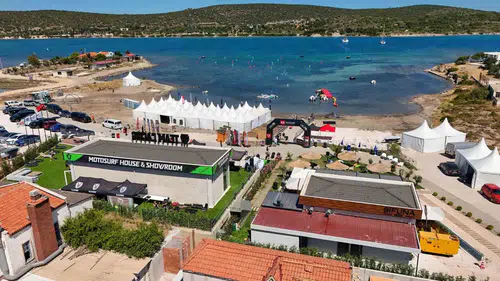 Çeşme dalgalarında hız tutkusu başladı