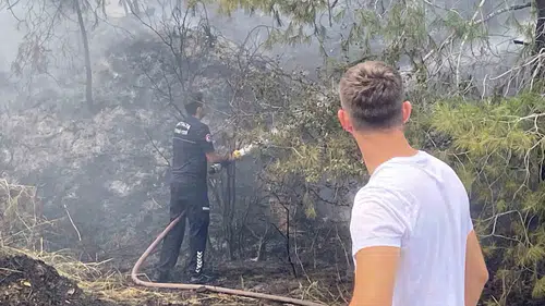 Antalya Aksu ormanlarında korkutan yangın büyümeden durduruldu