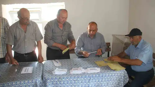 Konya mahallelerinde sandıklar kapandı yeni muhtarlar koltuğa oturdu