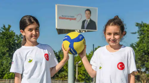 Osmangazi’de bin 300 çocuk voleybol şenliğinde buluştu