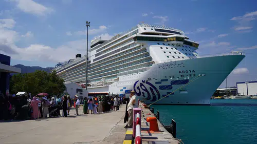 Antalya Limanı dev kruvaziyer AROYA ile rekor kırdı